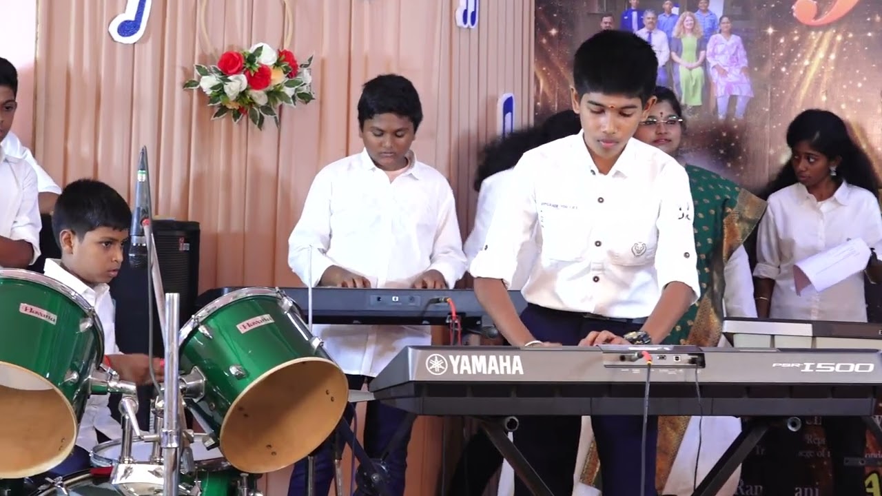 EN JODI MANJA KURUVI SONG