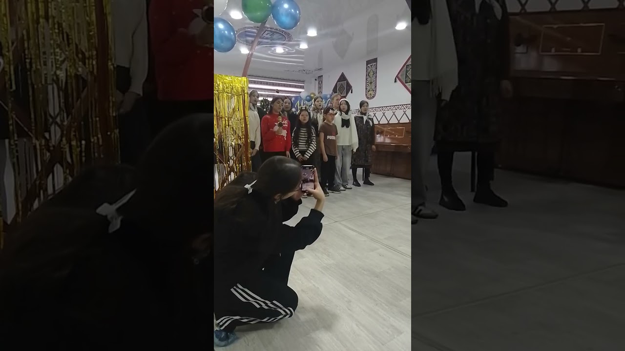 Средняя школа 29 поздравила с наступающим новым годом дом пожилых и людей с инвалидностью Үмүт-үйү 