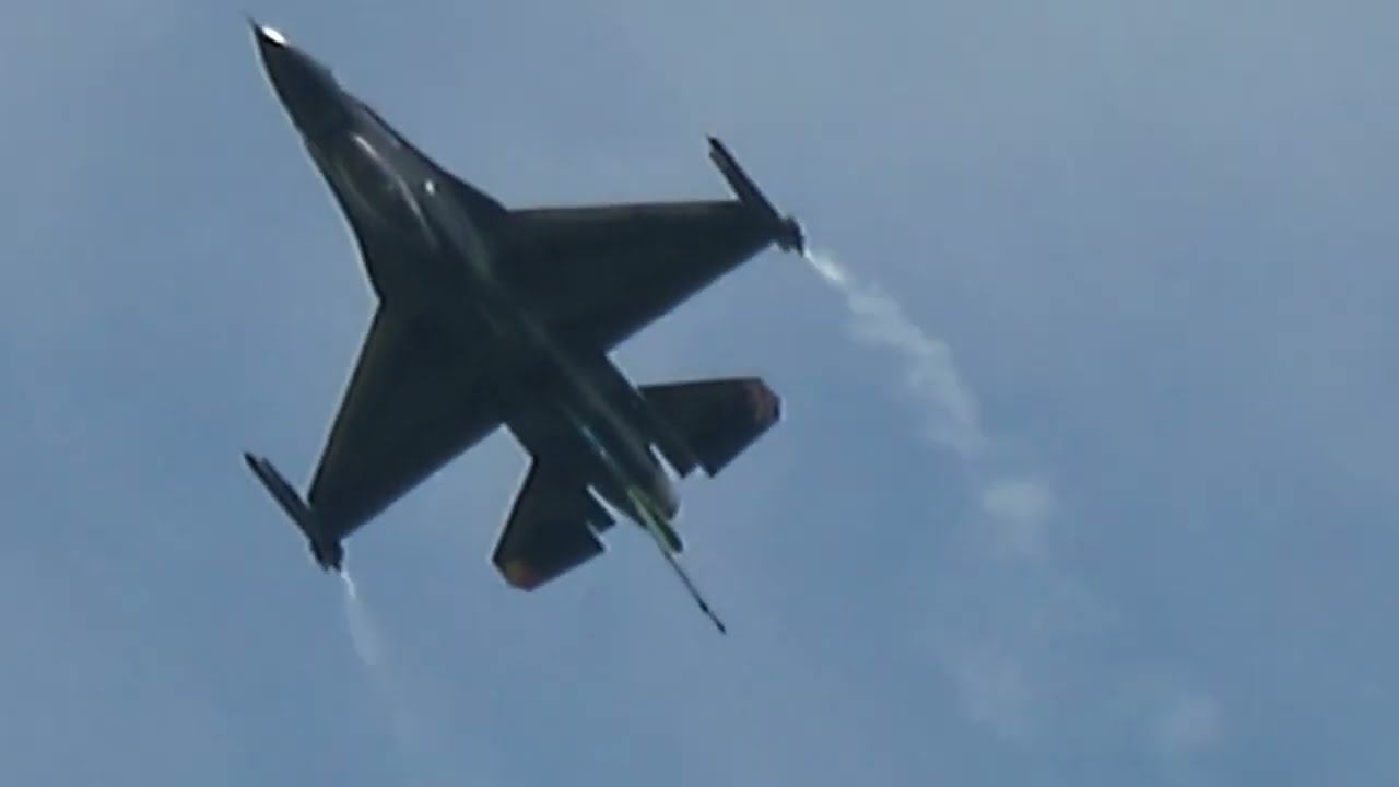RAF Cosford Air Show - Belgium Air Force F16 Dream Viper - 12/06/22