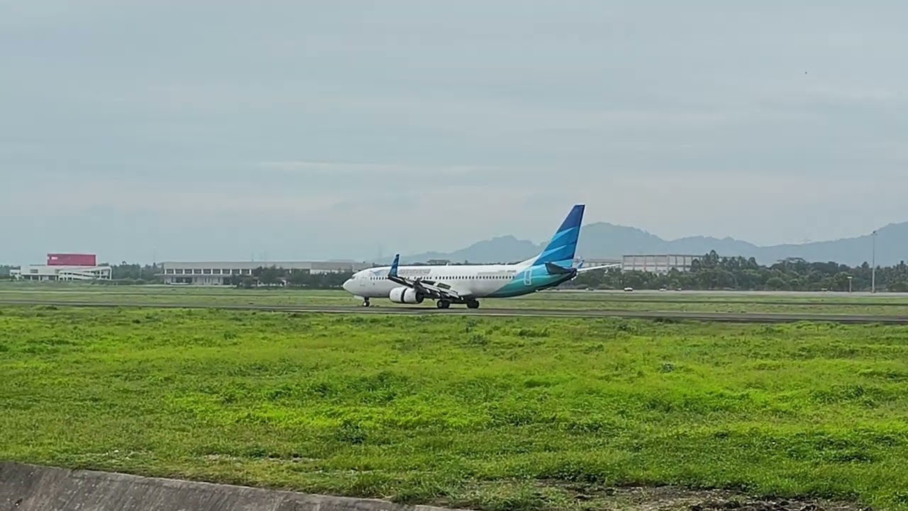 Garuda plane landed at Yia airport