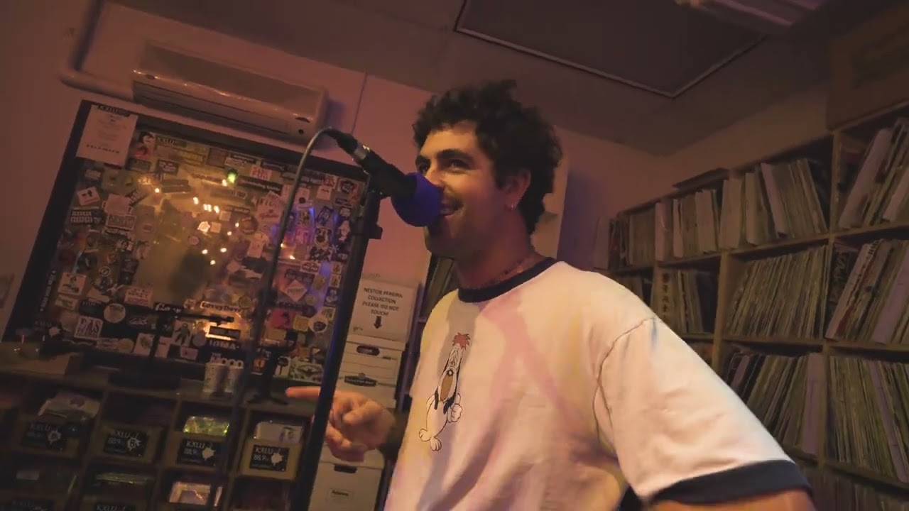 HUNNY - &ldquo;kick ur teeth in&rdquo; (Live at KXLU)