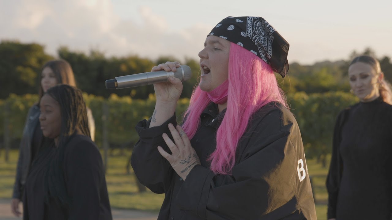 Tones and I Performs ‘Fly Away’