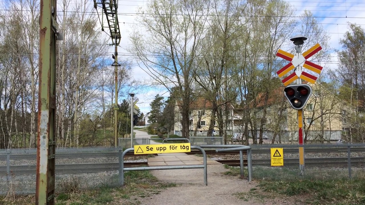 Järnvägsövergång Tystberga / Swedish pedestrian railroad crossing