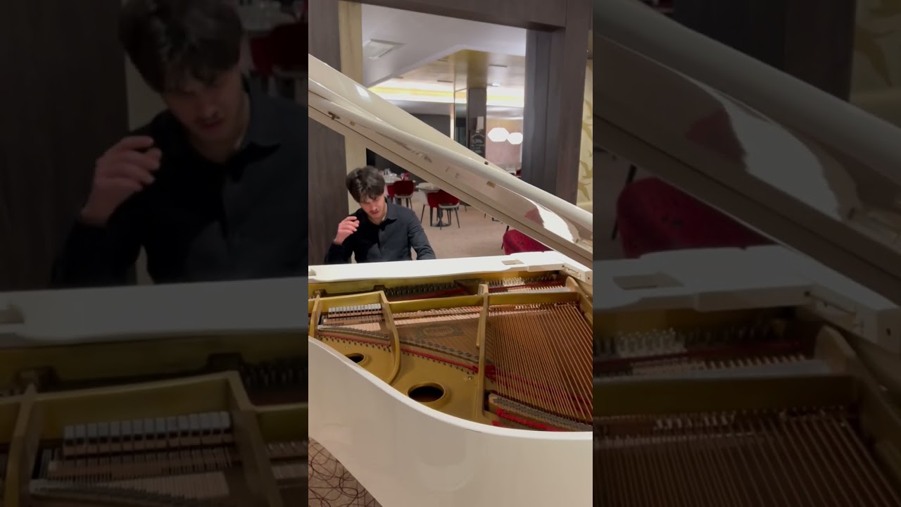 Chicago - Sofiane Pamart piano dans un ephad