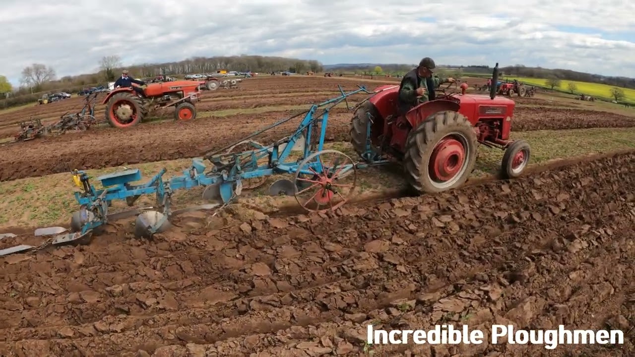 High Cut 1964 International Harvester B275 2.3 Litre 4-Cyl Diesel Tractor (38 HP) at Hereford