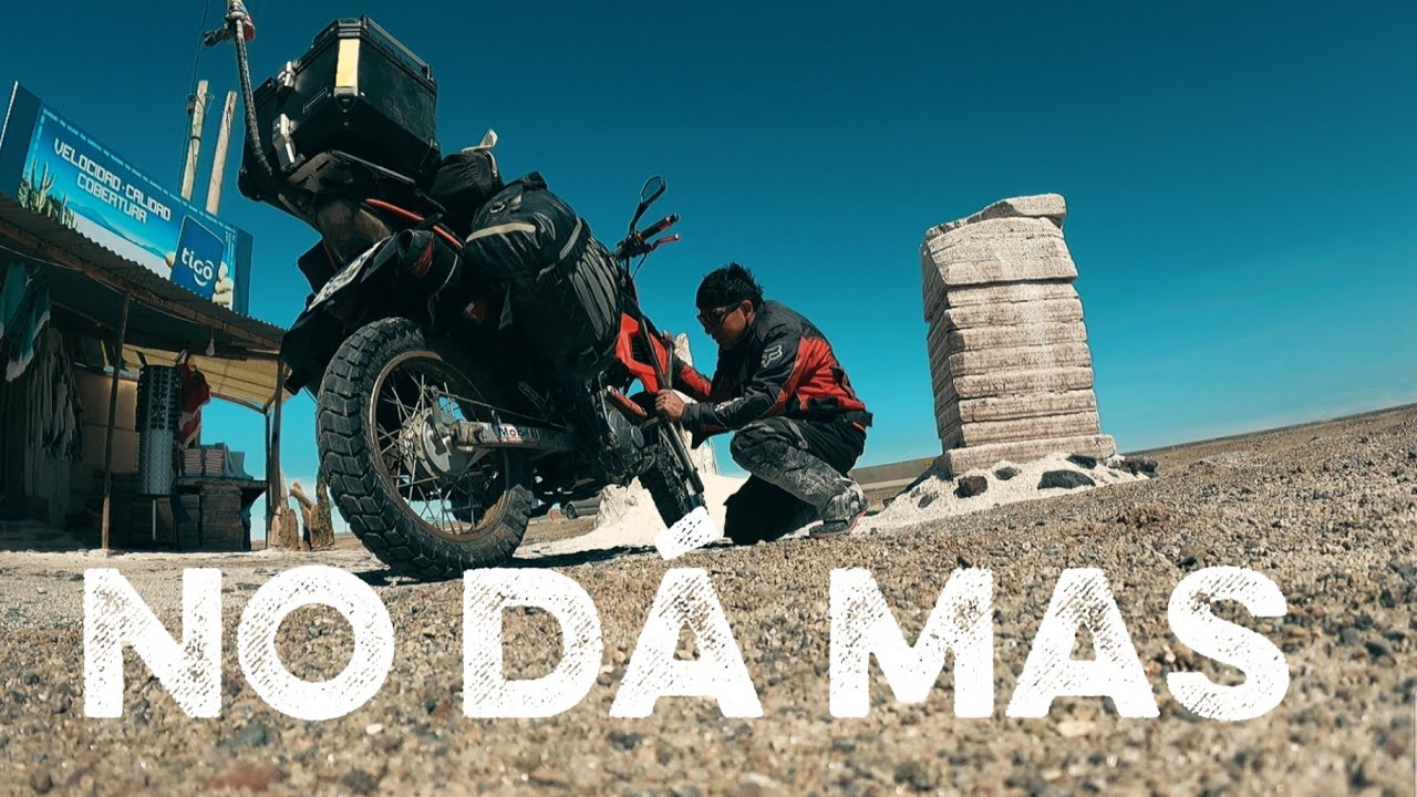 La moto  no arranca por mi mala idea  en salar  de  uyuni Bolivia EPS 15
