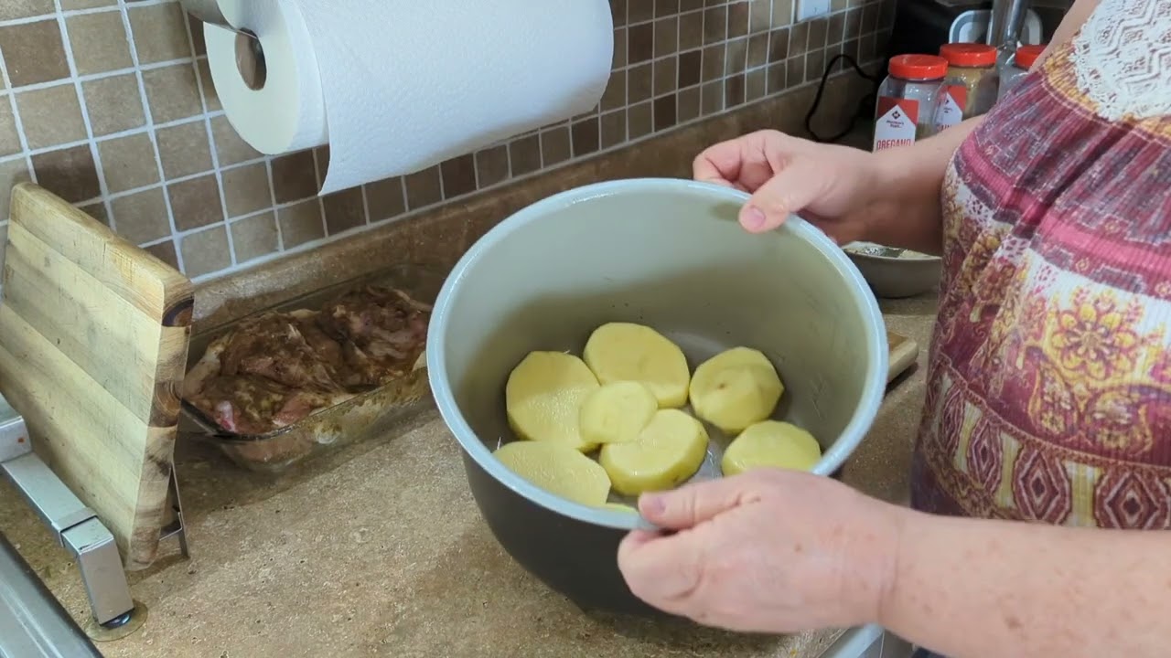 pollo asado en la olla multiuso.