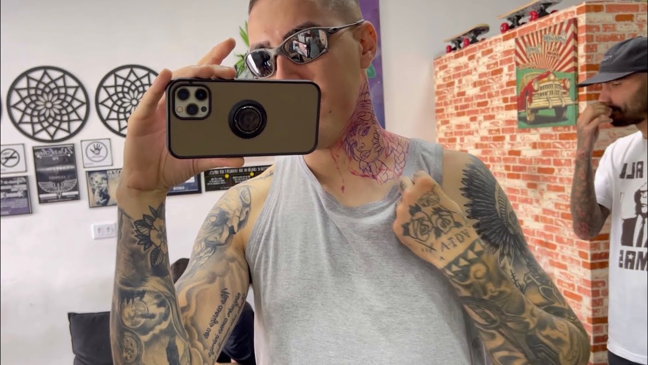 DÓI TATUAGEM NO PESCOÇO?