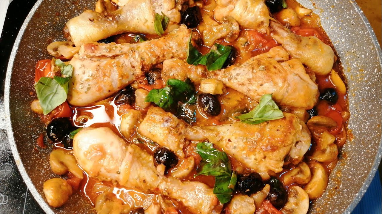 Cosce di pollo al pomodoro con funghi e olive nere 😋
