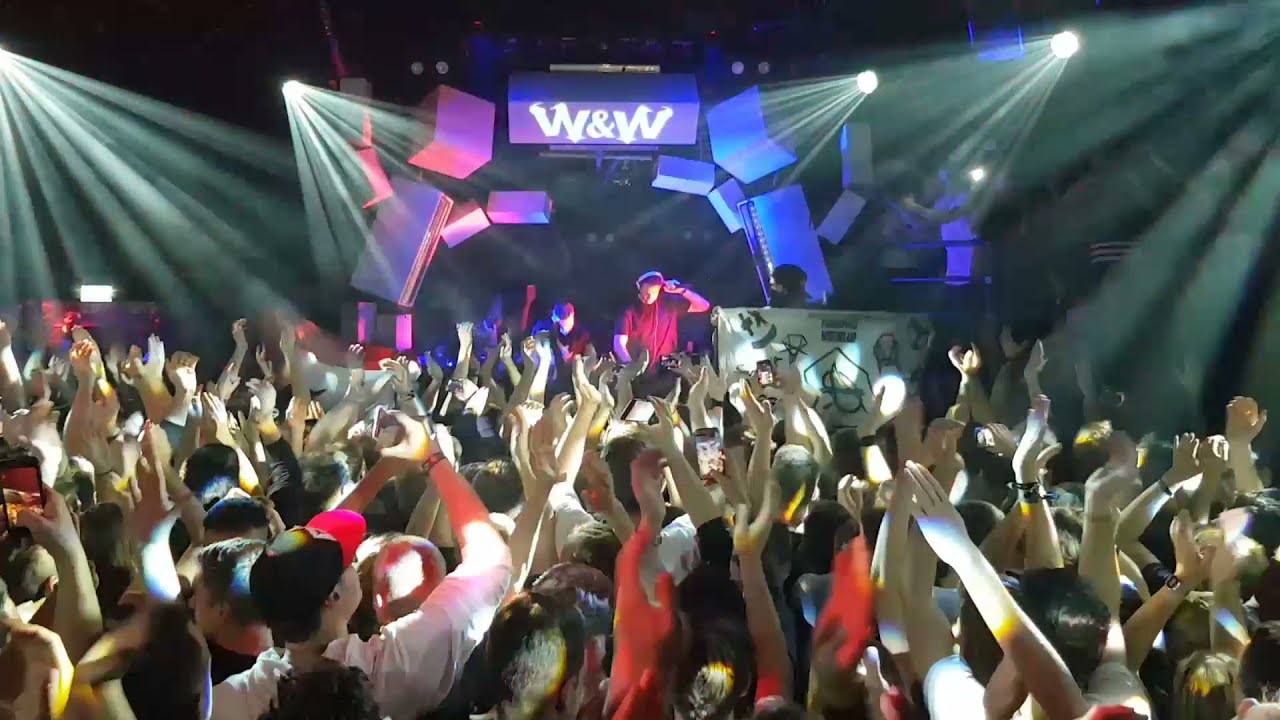 Loonyland Halloween w. W&W / Modestep / Fight Clvb @ Bootshaus (31.10.18)