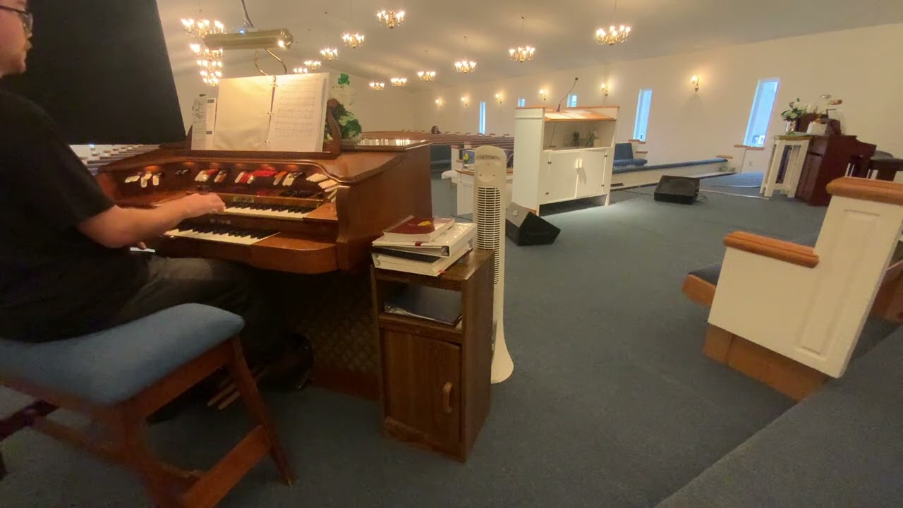 Playing the organ🎹⛪️