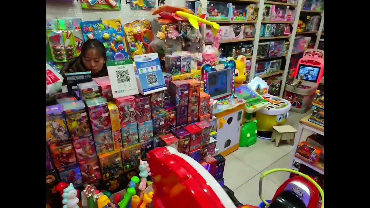 上海浦東空港近くの「村」で巴啦啦小魔仙のグッズを探索する