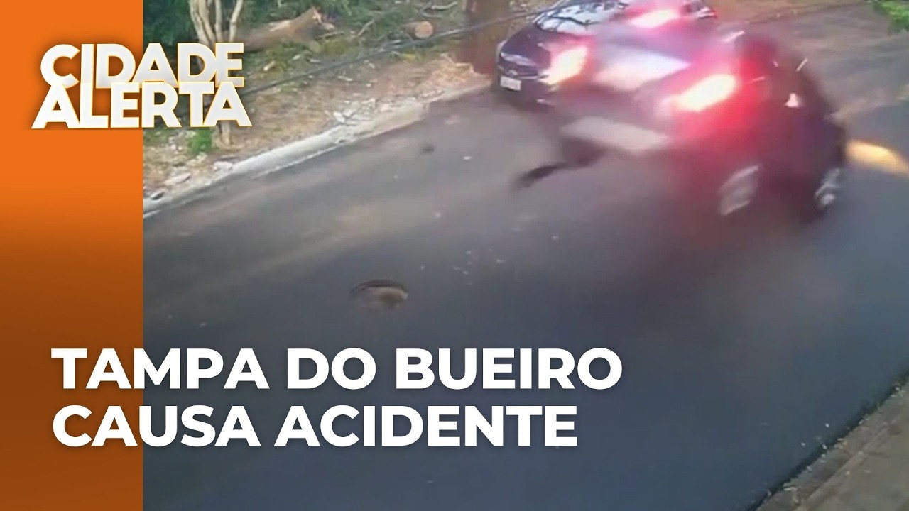 Veículo atinge árvore após tampa de um bueiro soltar durante passagem, no PR