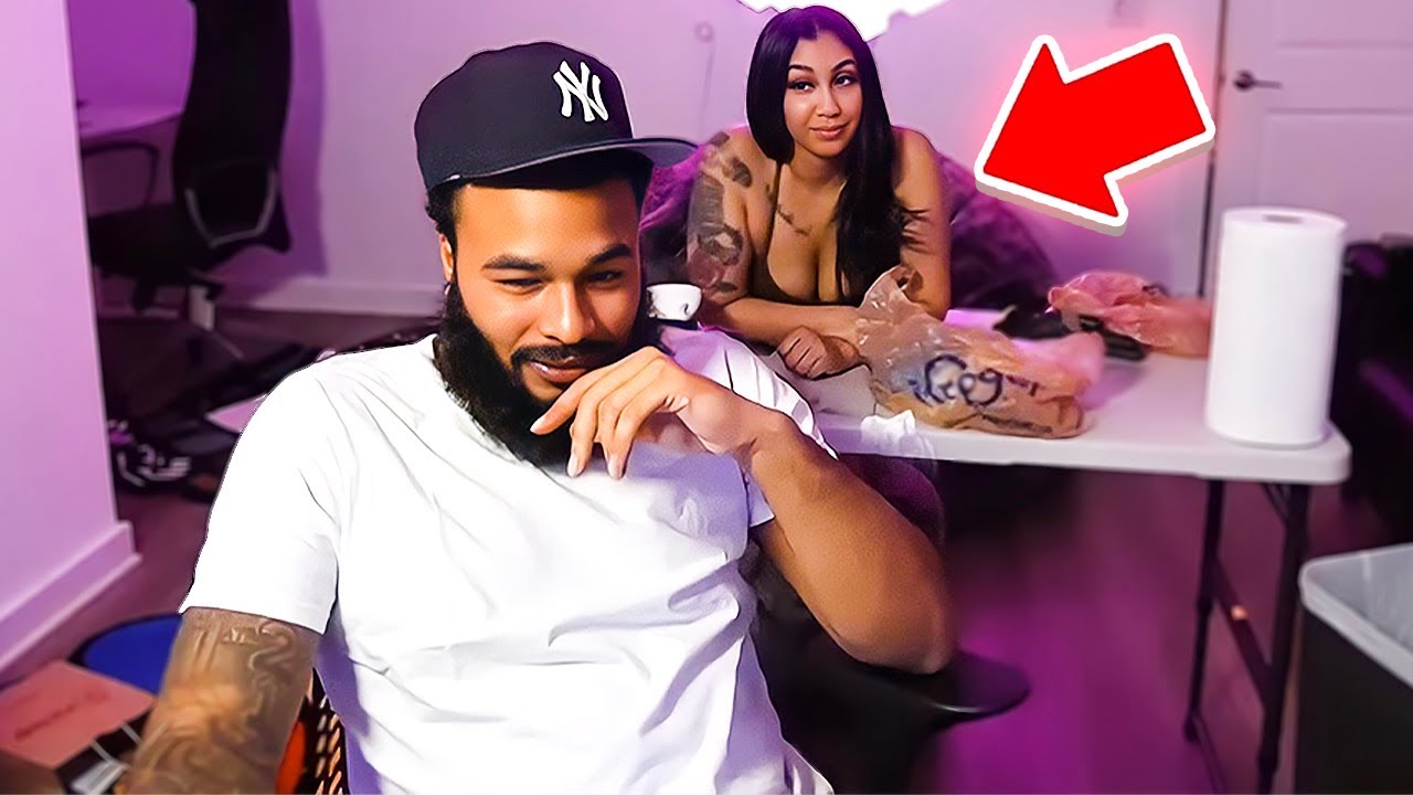 ClarenceNyc & Queen Naija Hang Out On Stream..😂