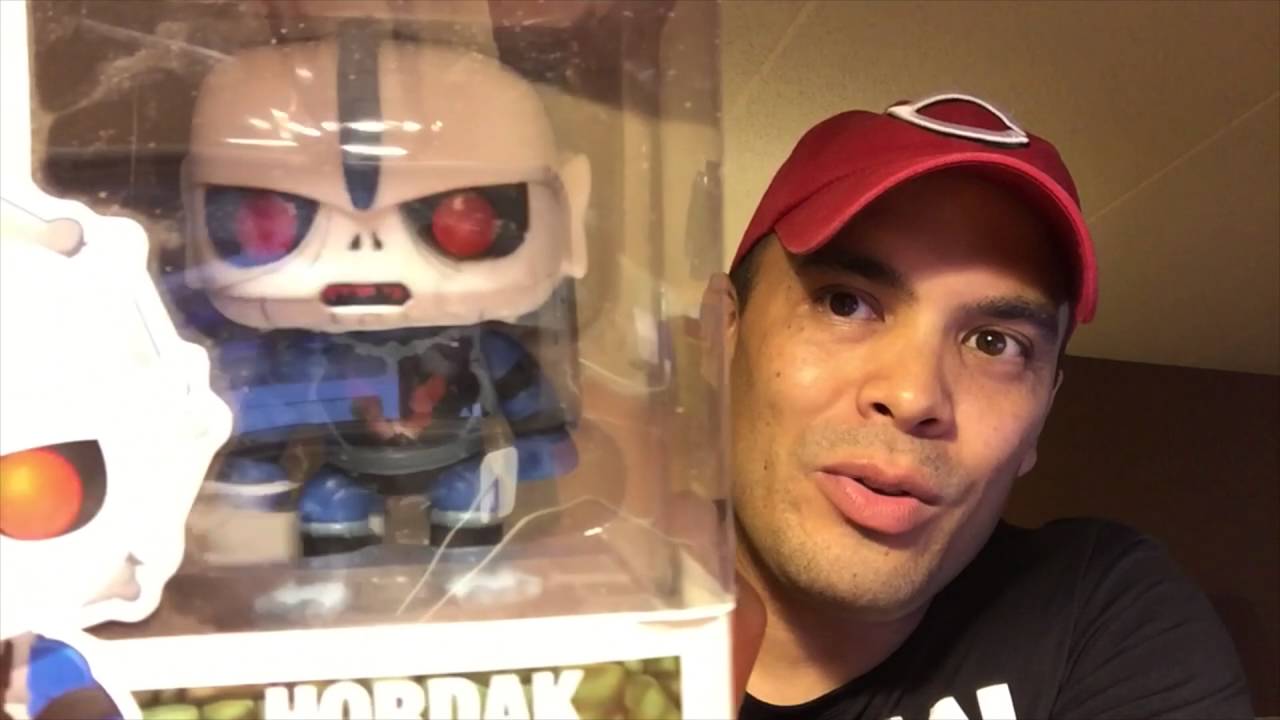 TOY HUNTING VLOG - 2016 WIZARD WORLD CHICAGO Day 1 - Funko Pop Hunting