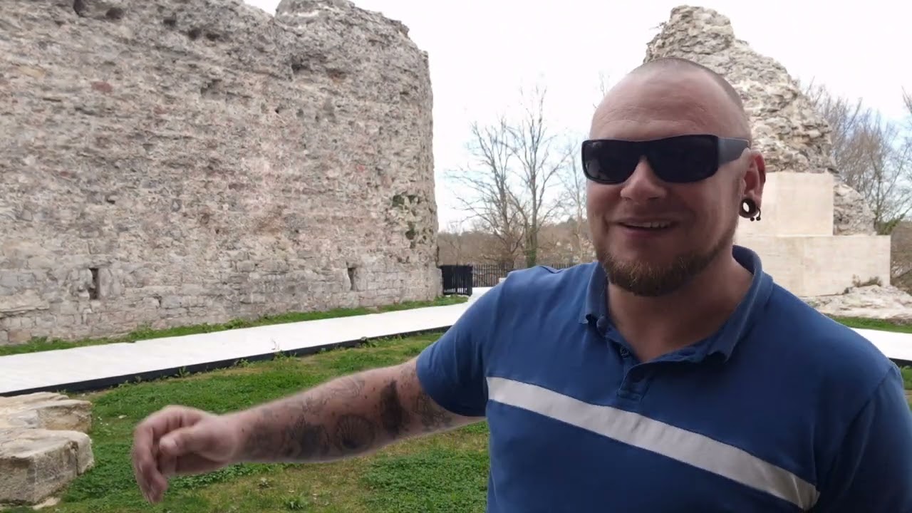 Hiszpania, Irun -  Gipuzkoa - Runiny zamku z 1512 roku.