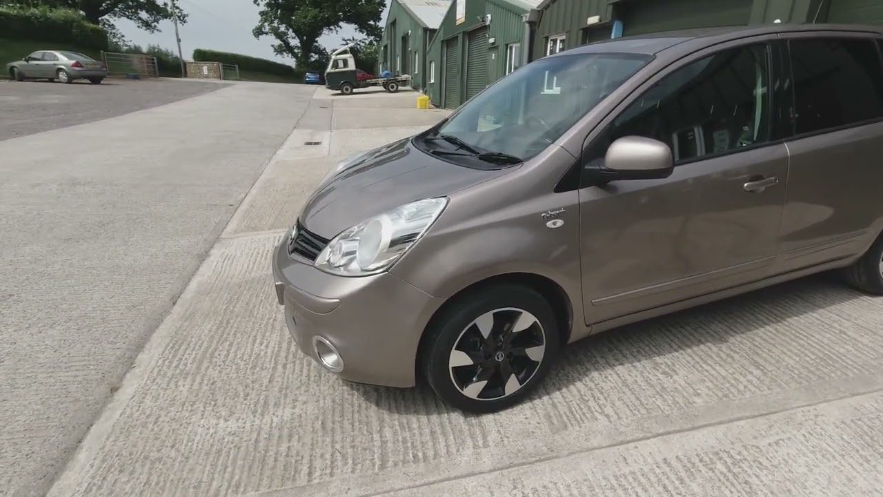 Обзор Nissan Note 1.4 NTEC+ 2012 года выпуска, бензиновый двигатель, механическая коробка передач.