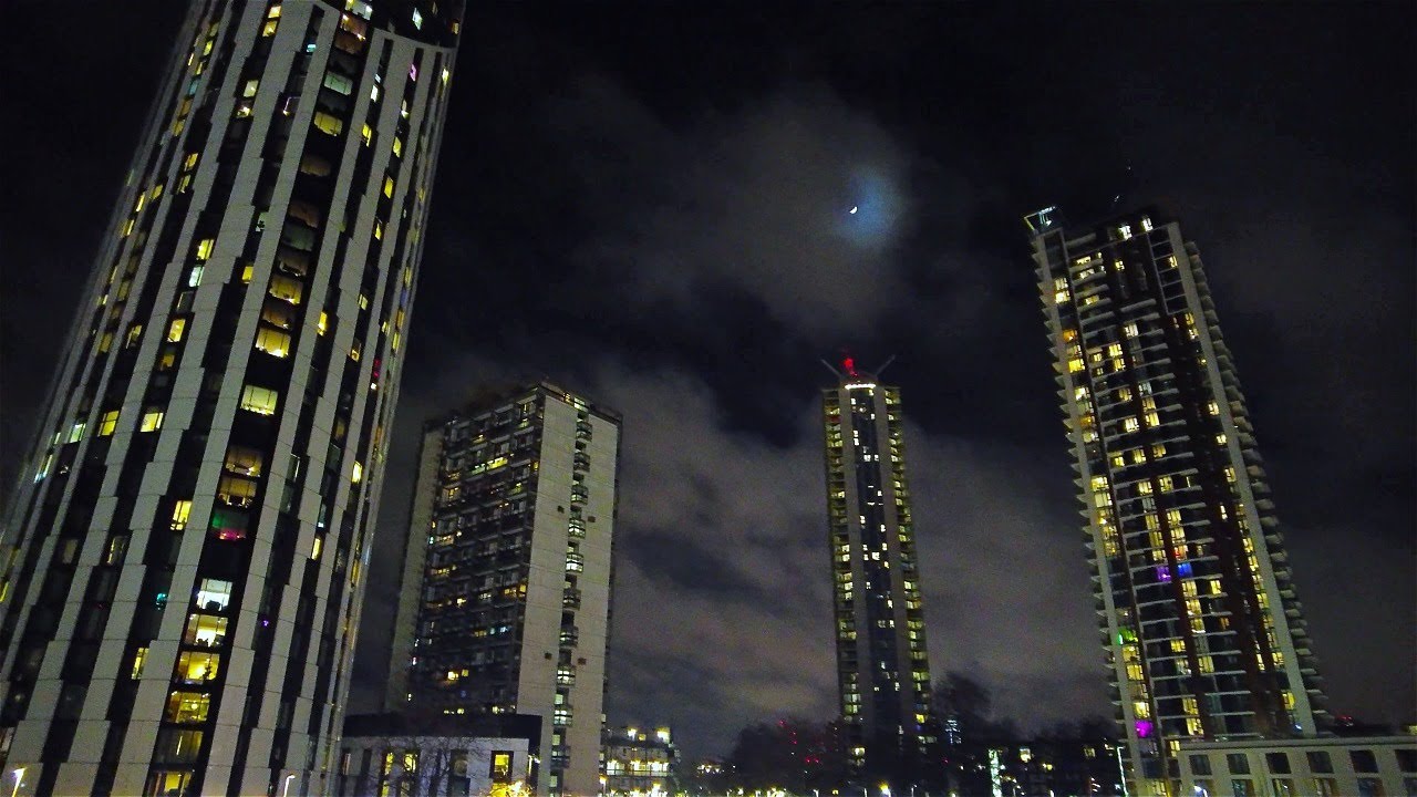 [4K] London Walk | Elephant & Castle Skyscrapers at Night