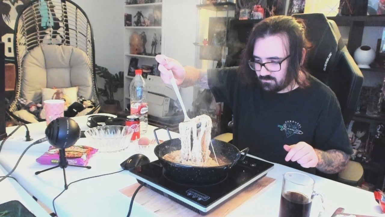 ASMR MUKBANG BersGamer COCINANDO ( SALE MAL Y ROMPO UN PLATO CON TODO DENTRO )