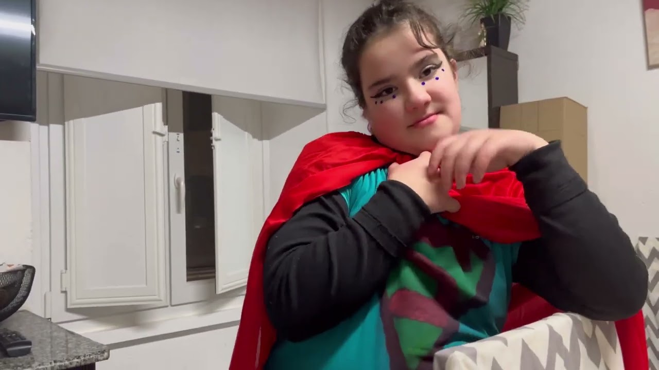 PRIMER BAÑO de XANA y Sofía HACE su DISFRAZ improvisado/ vlog