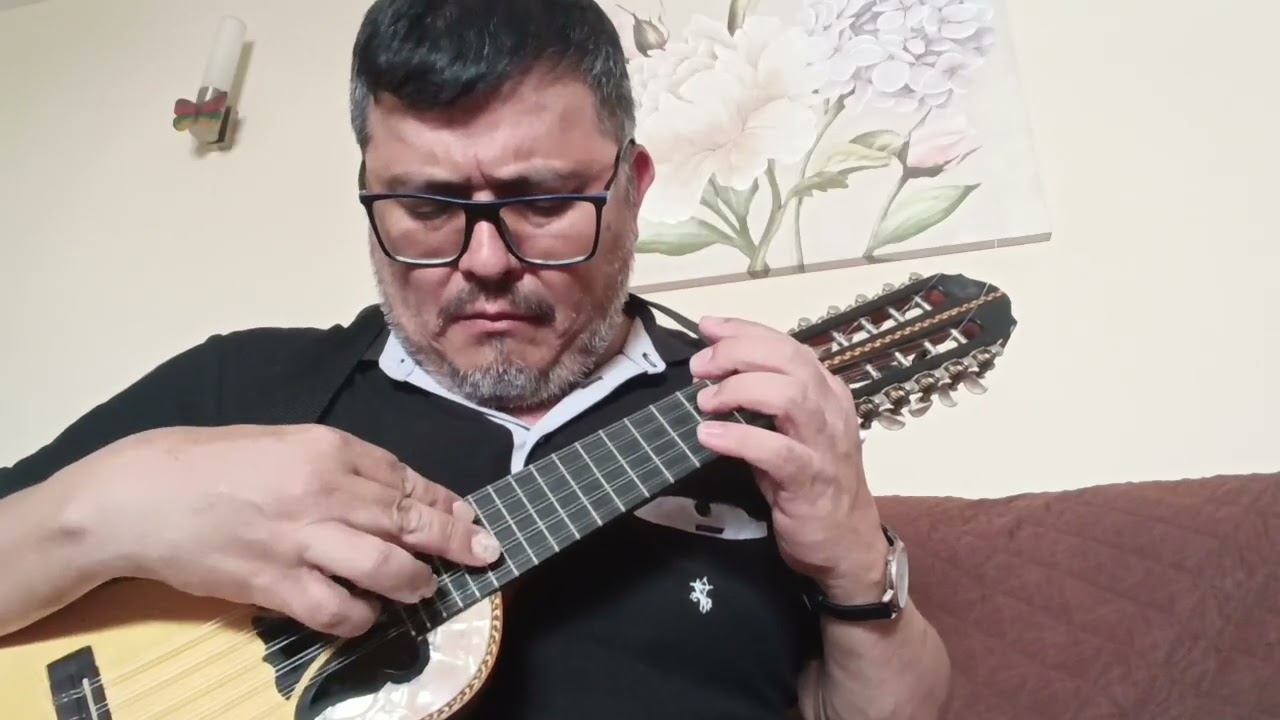 Bajo los cielos de Potosí (Mauro Nuñez) - Marco Vallejo en charango 