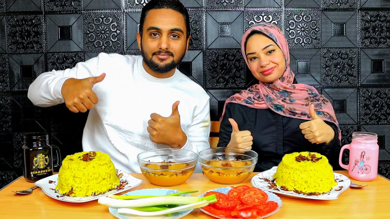 تحدي اكل شوربة العدس🥣مع الارز والعدس والبصل الاخضر والعقاب ليكم!!