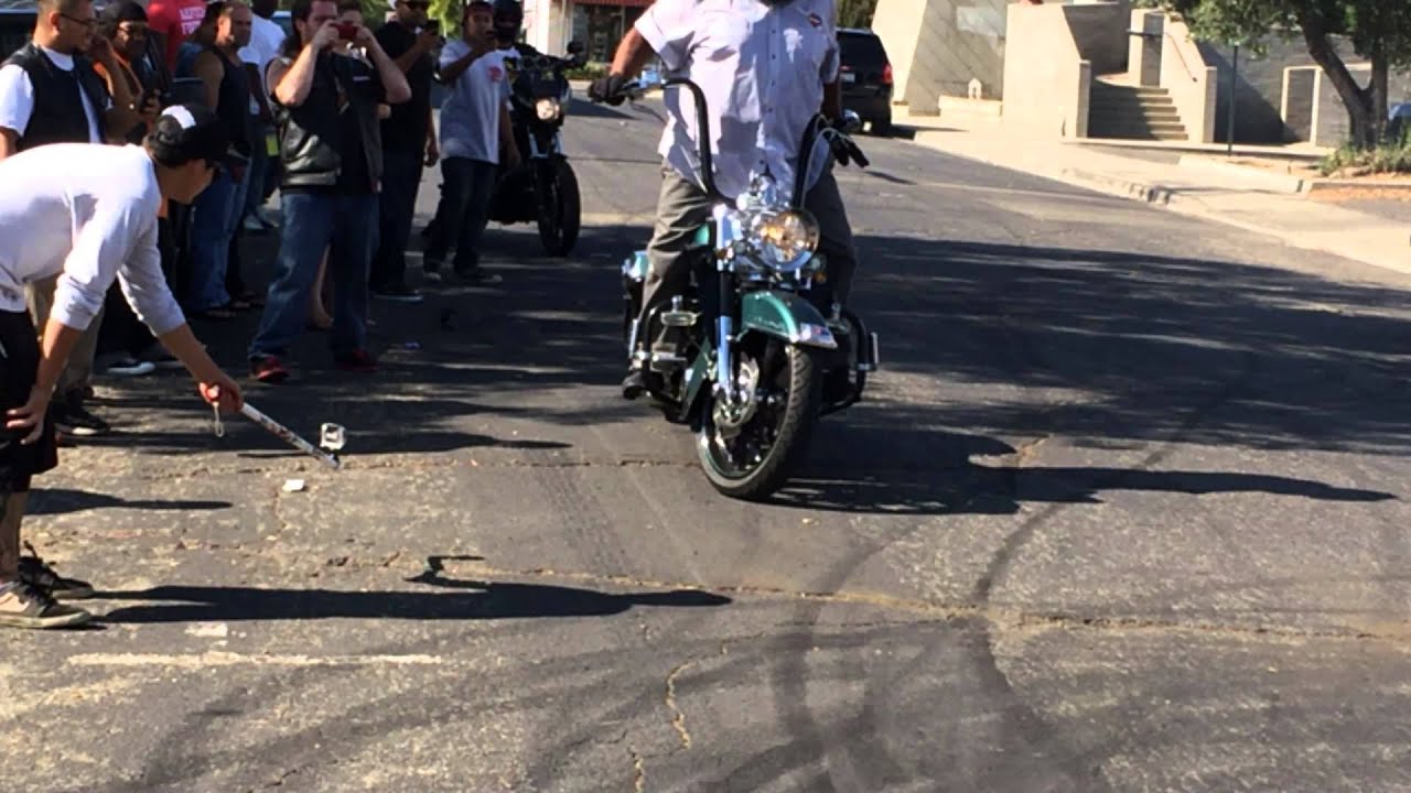 RoadKing, FXR & Dyna Burnouts , Donuts . going Wild !!!!