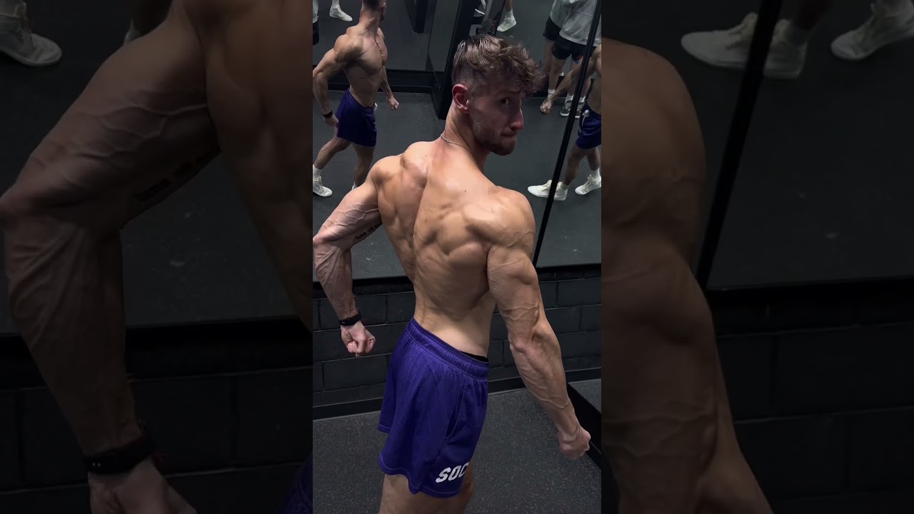 HOW GIRLS REACT TO MUSCLES