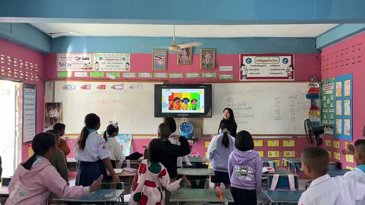 CLIL Model A2 Lesson plan 1 : Primary colors and colors mixing