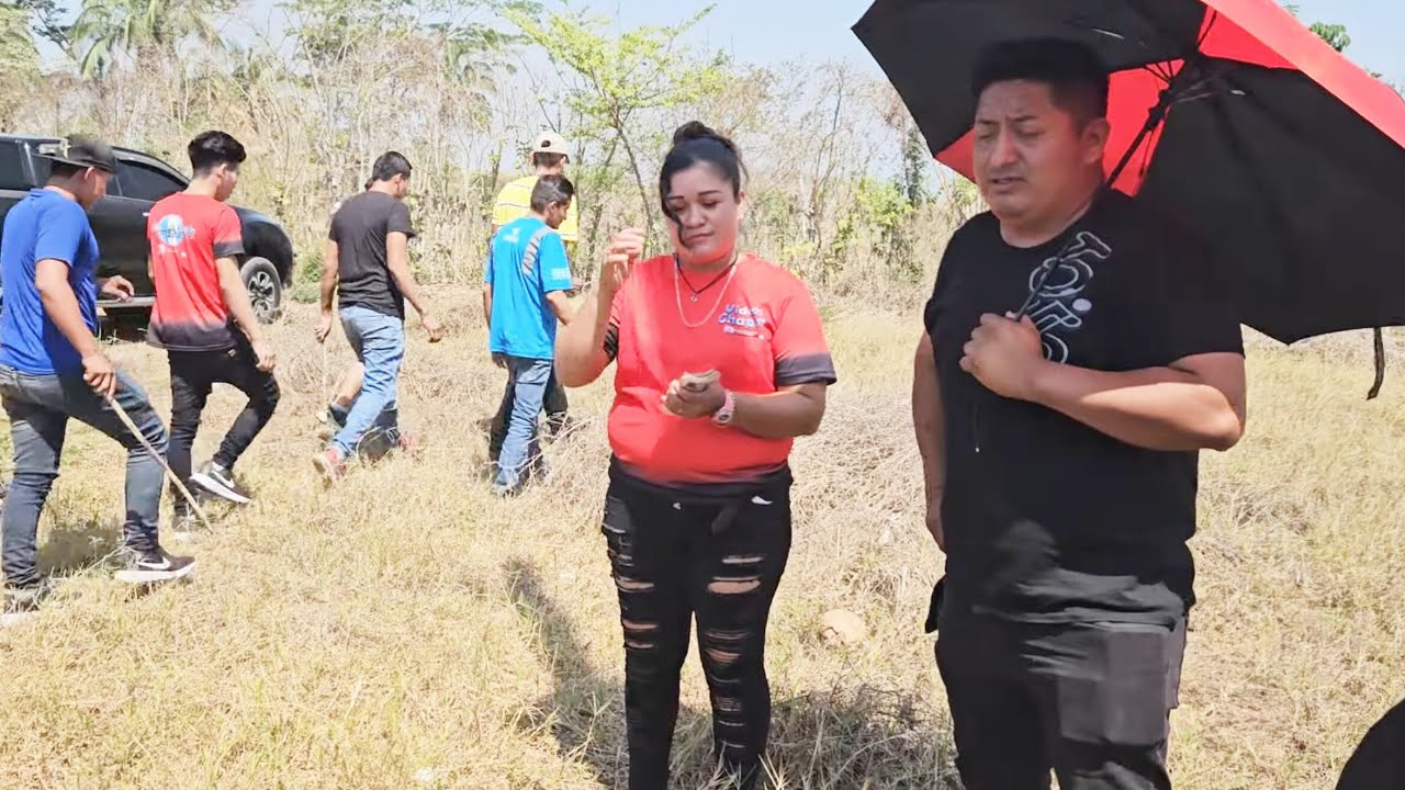 NORA en horas de la mañana resive gran dinero para su terreno ya casi es dueña