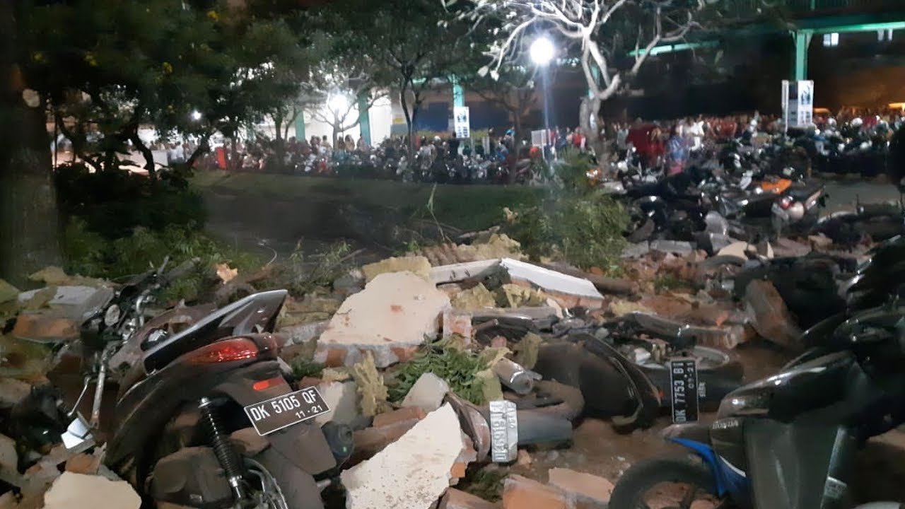 M7.0 quake jolts Indonesia's Lombok, tsunami warning lifted