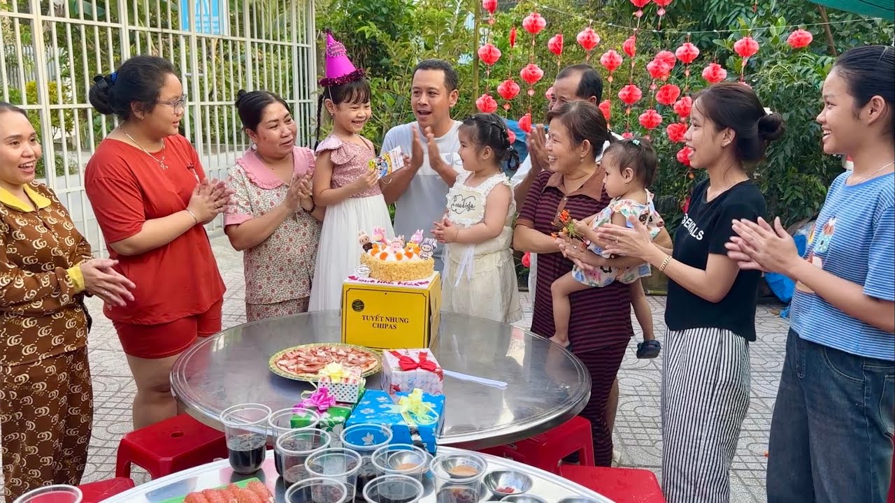 Mừng Sinh Nhật Bé Ngọc, Mỗi Người Làm Một Món | Vinh & Truyen
