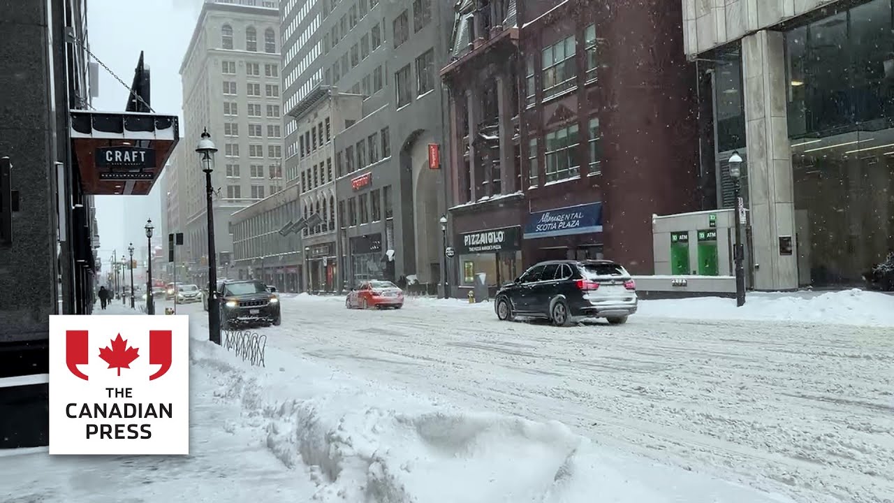 'It was awful&rsquo;: Heavy snowfall blankets Toronto