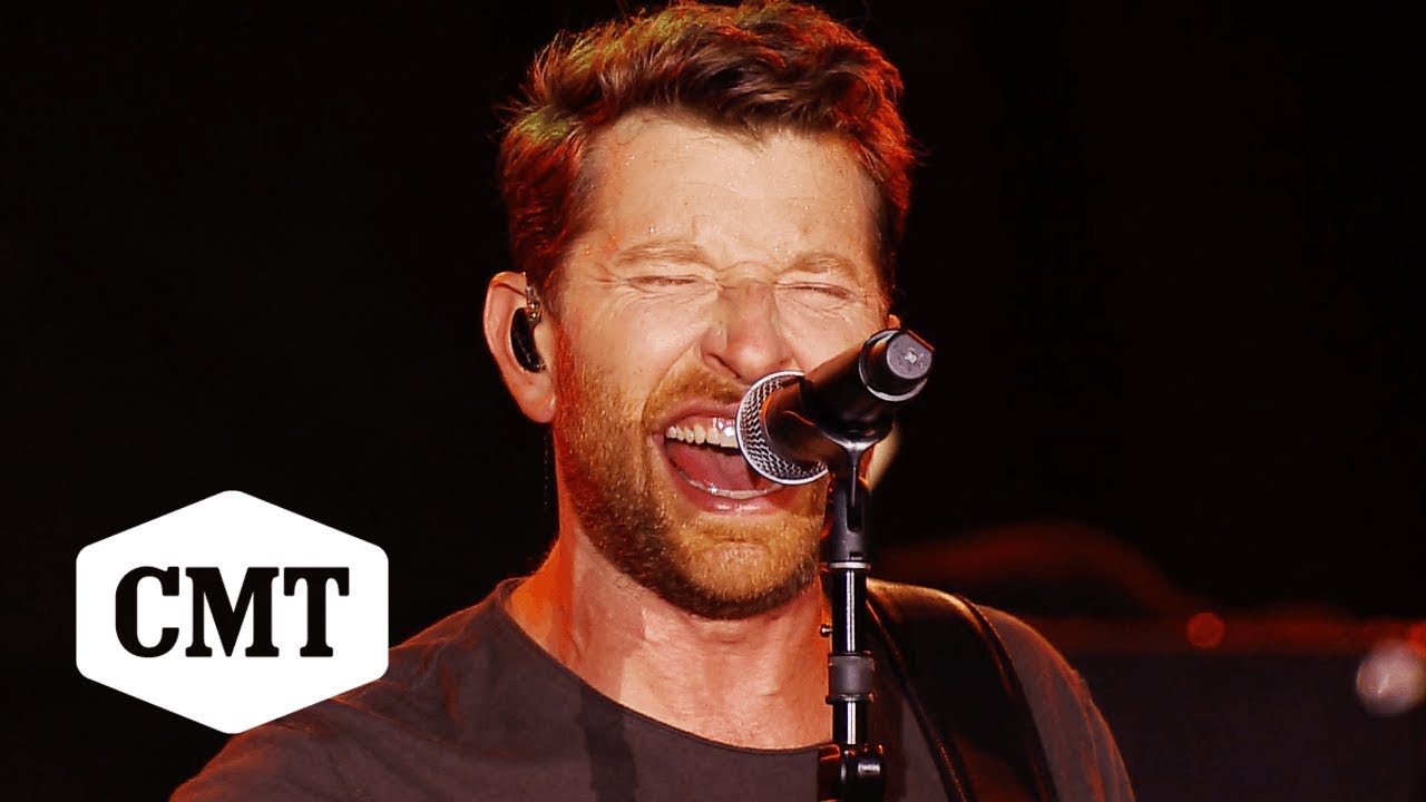 Brett Eldredge Performs 