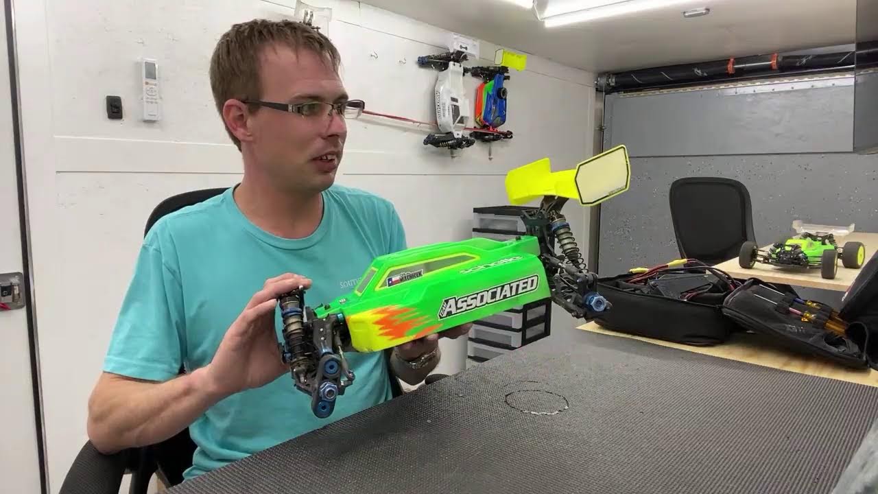 Setup Talk! Loose Track Conditions - Rear Grip RC8B4E