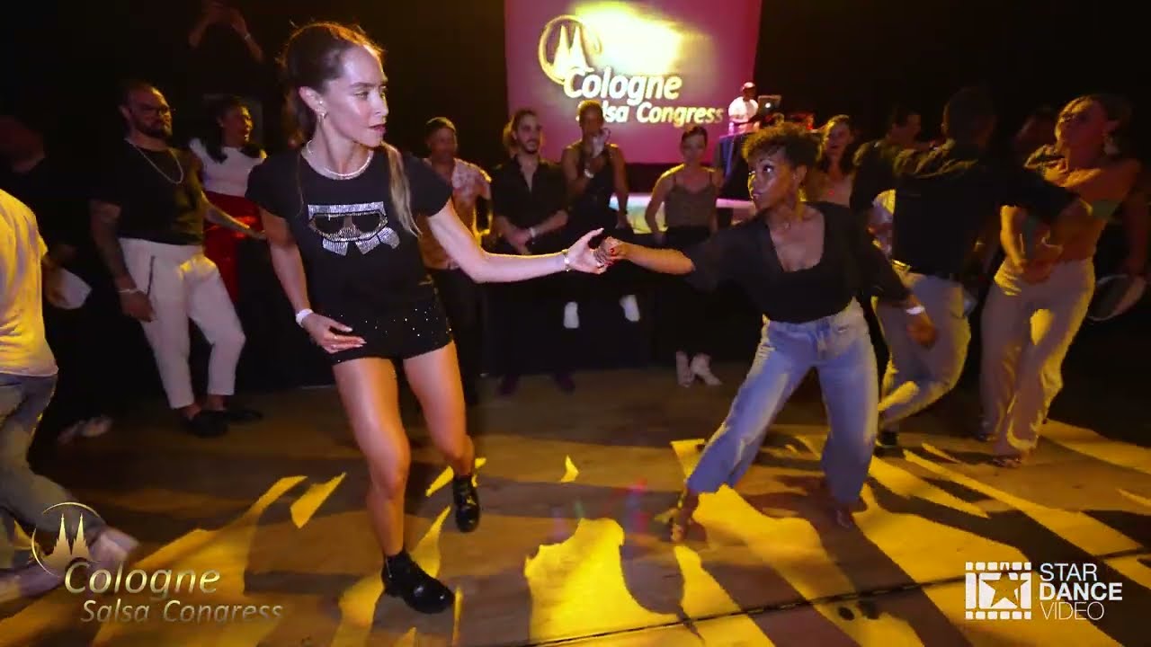 Doria Levit & Coco Corinne ~ social dancing @ Cologne Salsa Congress