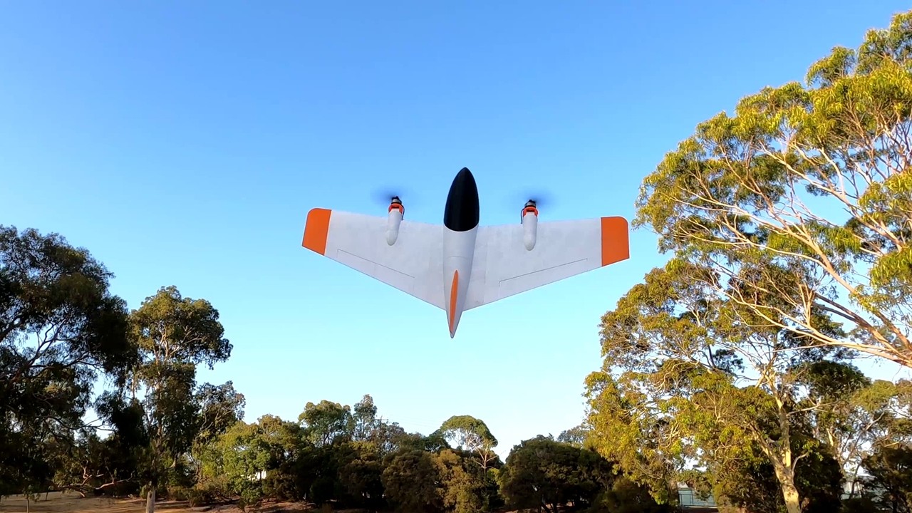 » 3D Printed VTOL Thrust Vectoring Flying Wing - Hovering Test