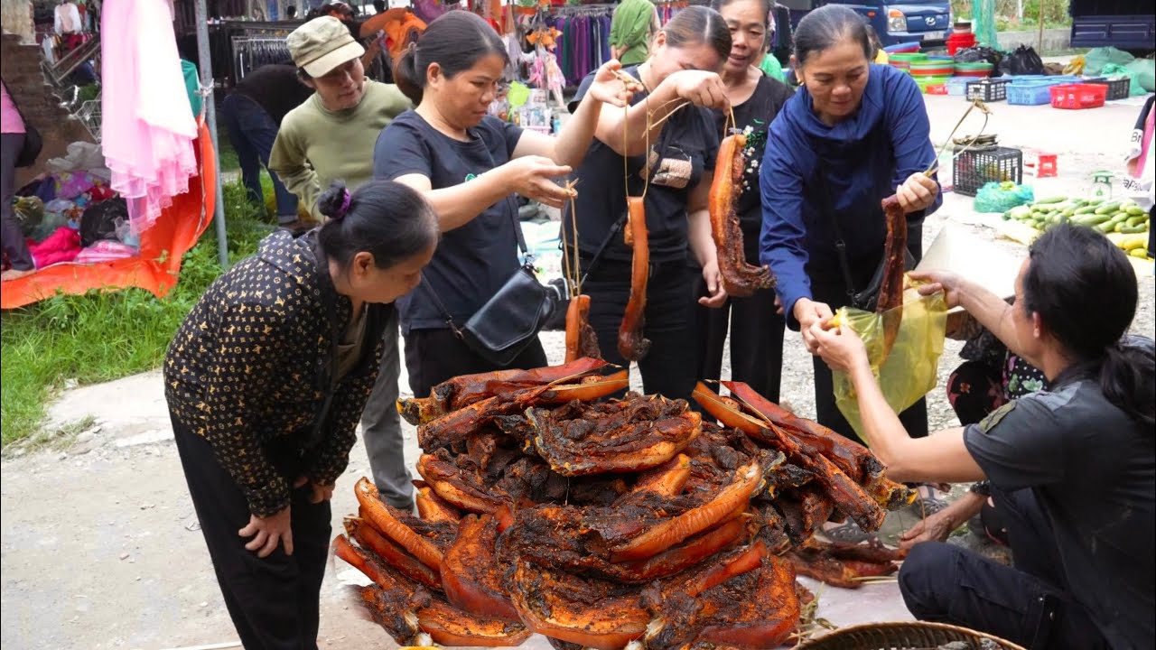 Zon brings wild boar smoke meat goes to market sell, V&agrave;ng Hoa