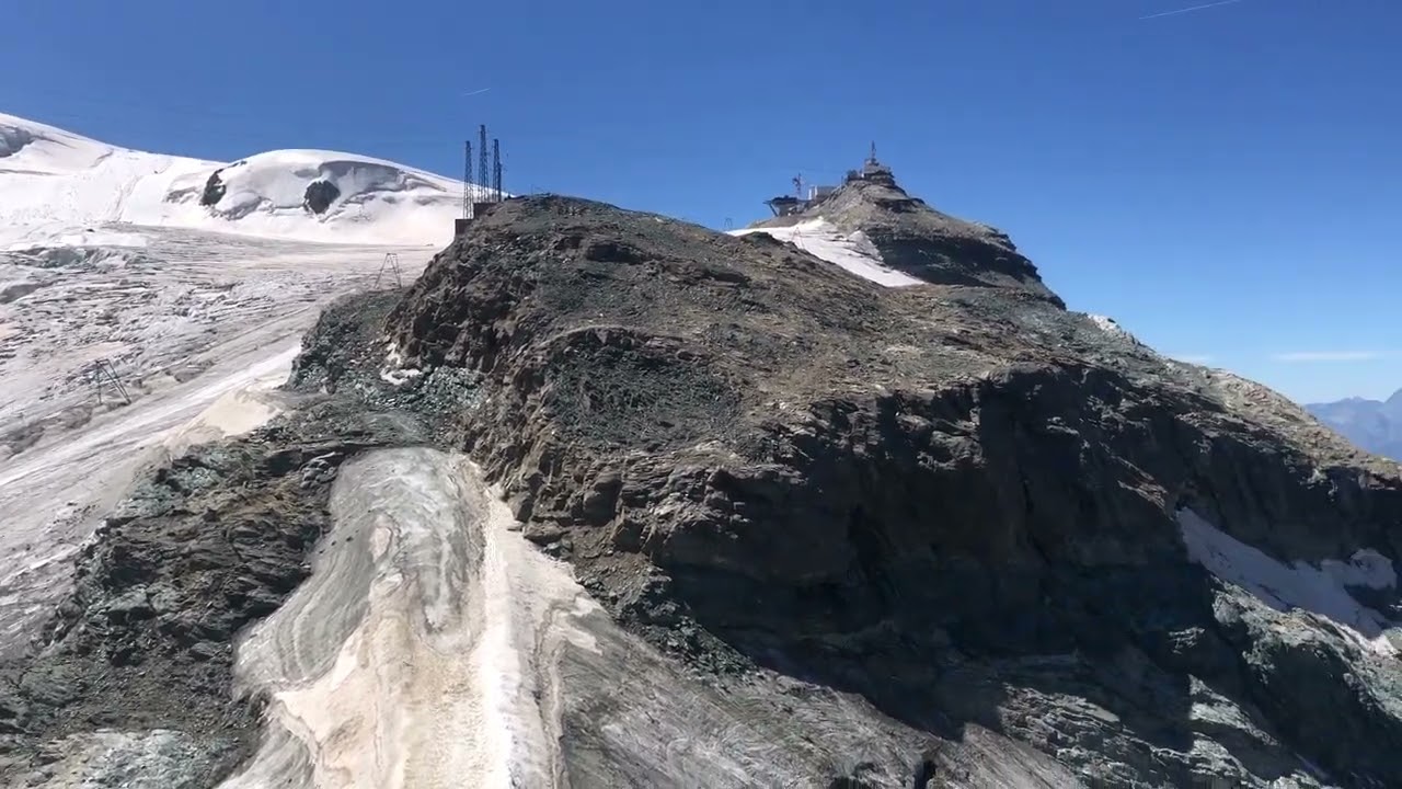 Arrivo al rifugio Teodulo ai piedi del Cervino
