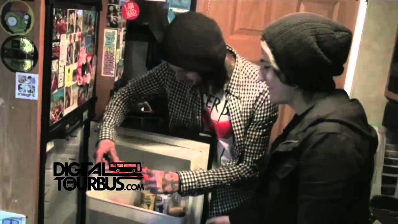 Pierce The Veil - BUS INVADERS Ep. 71
