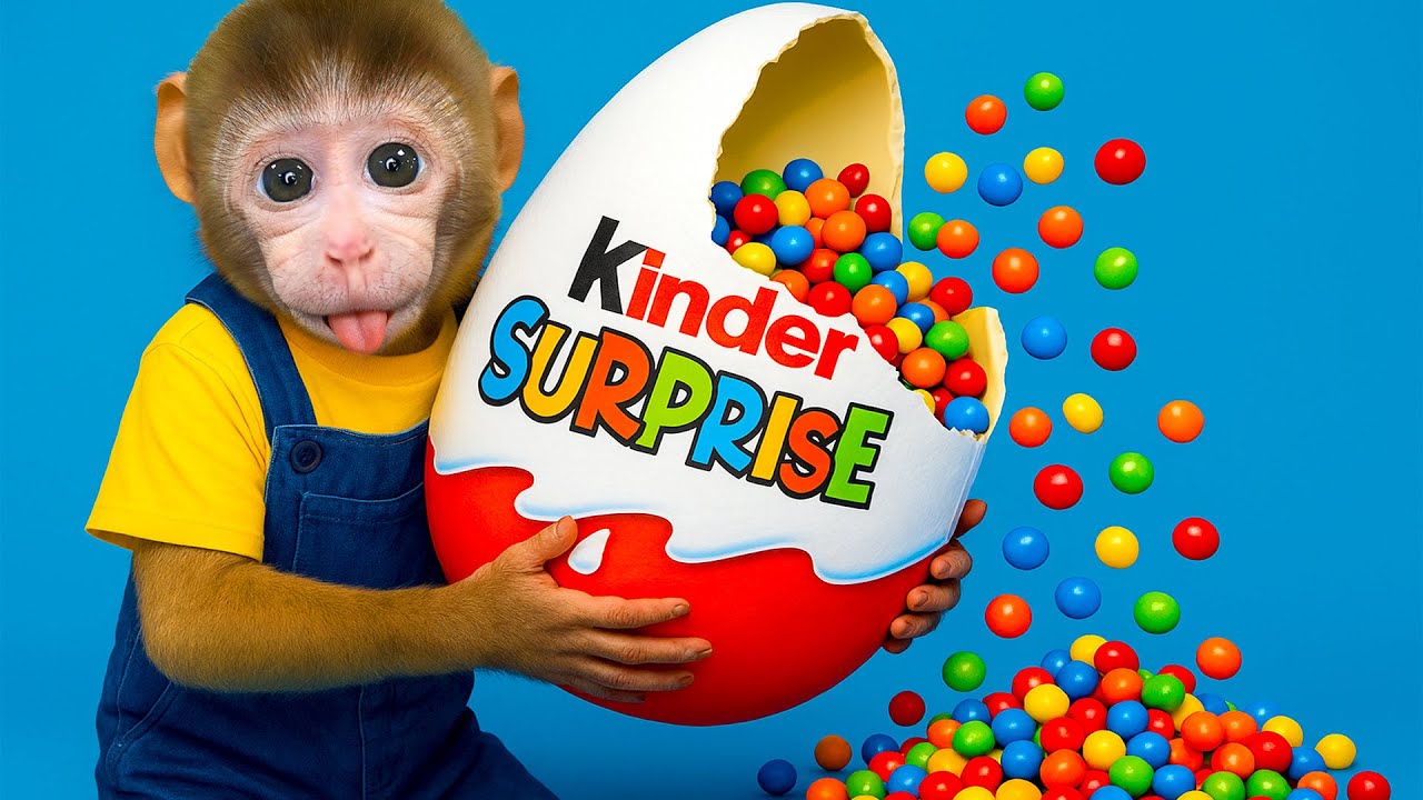 Monito Bebé Amor encuentra papas y huevos M&M en la granja - Mono Amor