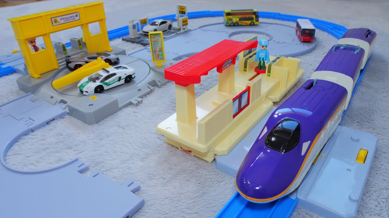 プラレール情景部品　新シリーズが登場‼︎ 　プラレールアクションタウン　ホームドア開閉駅　プラキッズ改札駅　駅前ロータリー