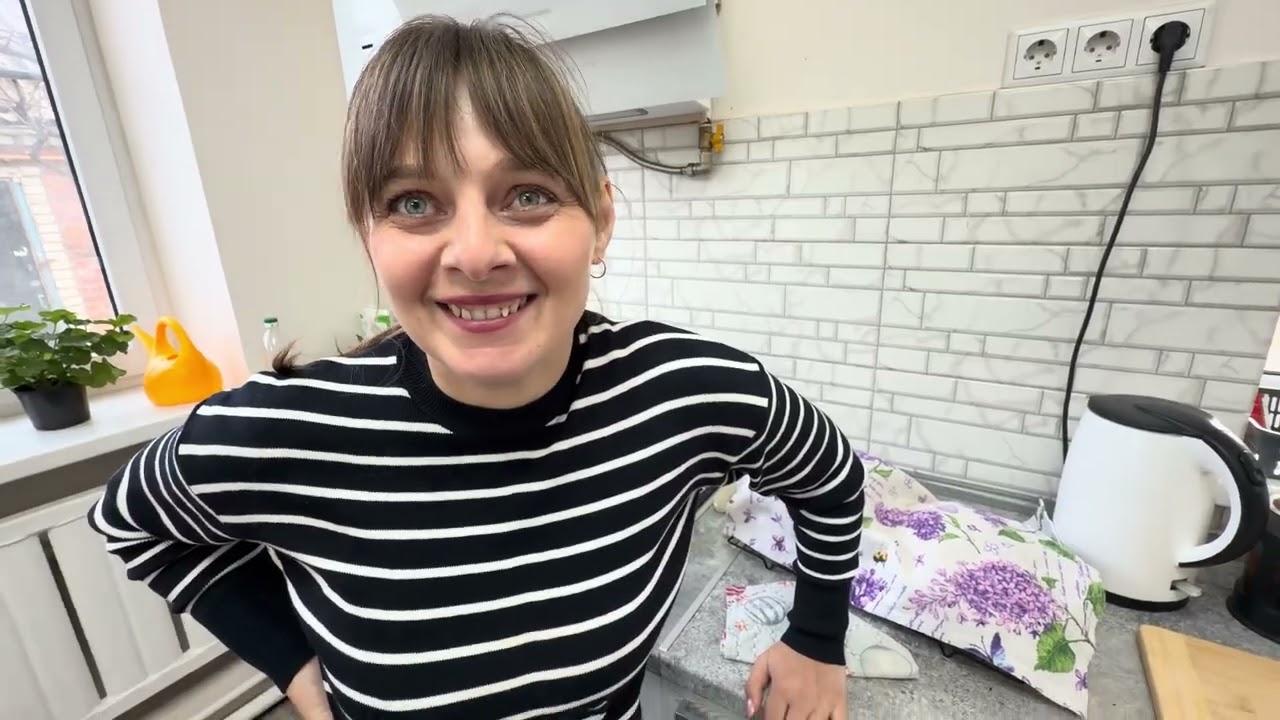 ЖИЗНЬ НА ЮГЕ. ЦВЕТУЩИЙ САД. БАРОН СБЕЖАЛ НОЧЬЮ. ПЕКУ КУРНИКИ. ИЗ ГОРОДА В ДЕРЕВНЮ ПЕРЕЗАГРУЗКА.