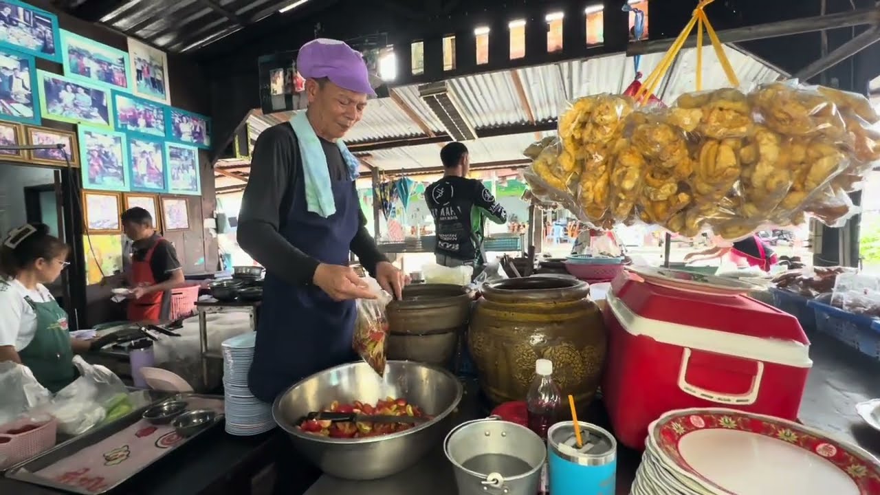 #ส้มตำเจ๊ไก่อุดร ใครไปอุดรก็ต้องแวะหาเจ๊ไก่ ส้มตำอร่อยไปทีเดียวจบหลากหลายเมนู🦀🦐🔥🌶 🚩ส้มตำเจ๊ไก่