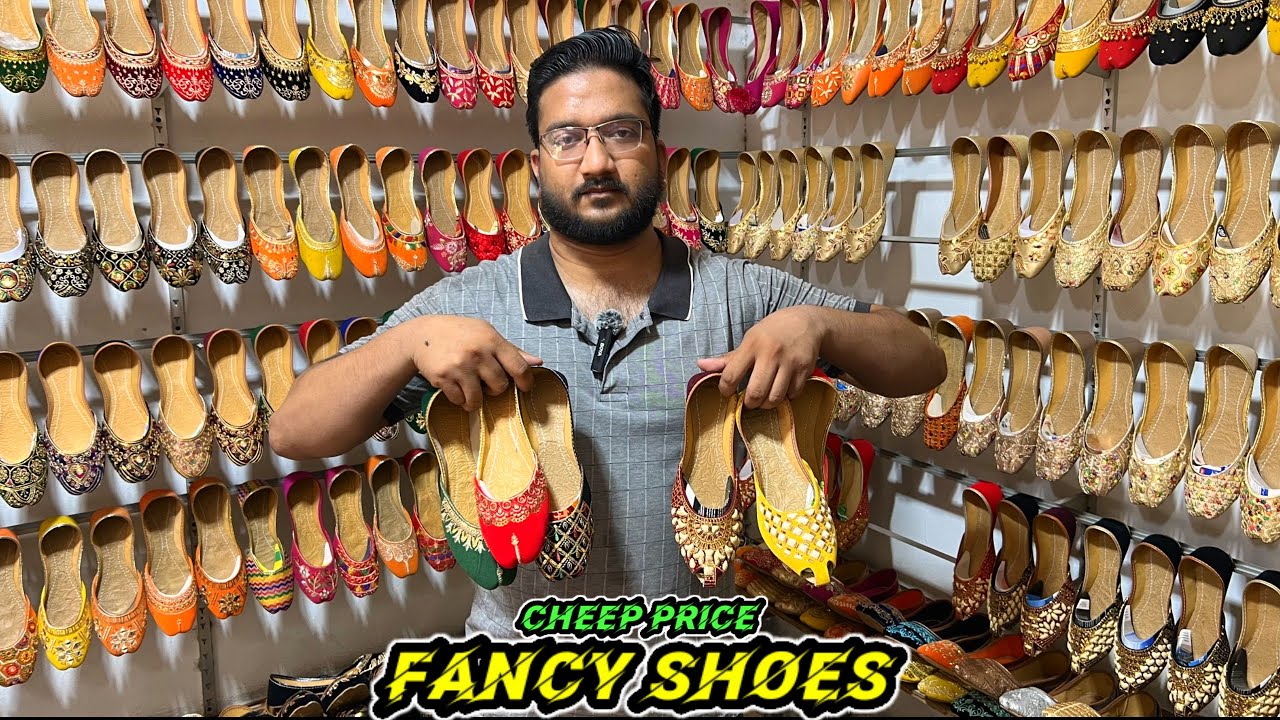 Shoes/Khussa wholesale market Lahore | Lahore Khusa Sandles Market review | Ladies footwear