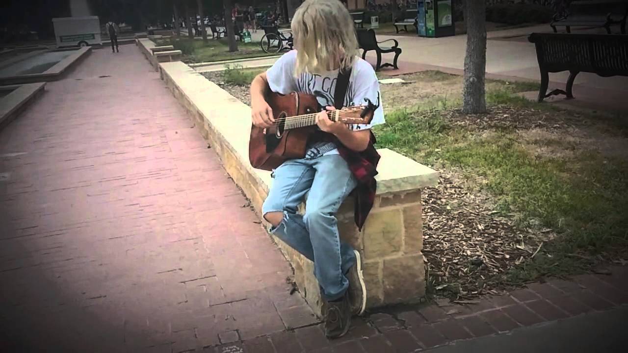 Guy sings in Kurt Cobain cosplay!