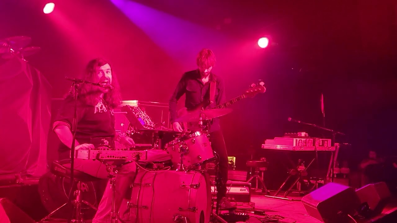 Paris Monster - Ain't Giving Up No Love - Live Starland