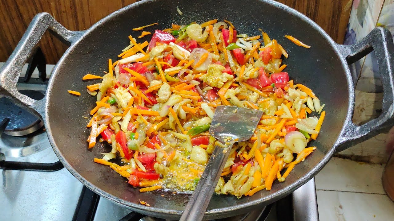 Я приготовила ифтар в новой чугунной сковороде, МашаАллах! Какая красивая сковорода! #keyachowdhu...