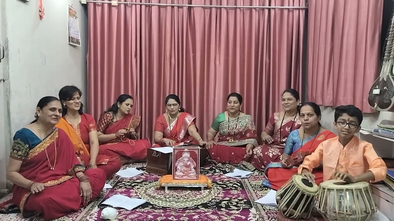 मंजुषा संगीत विद्यालय सादर करीत आहे गणपती भजन 