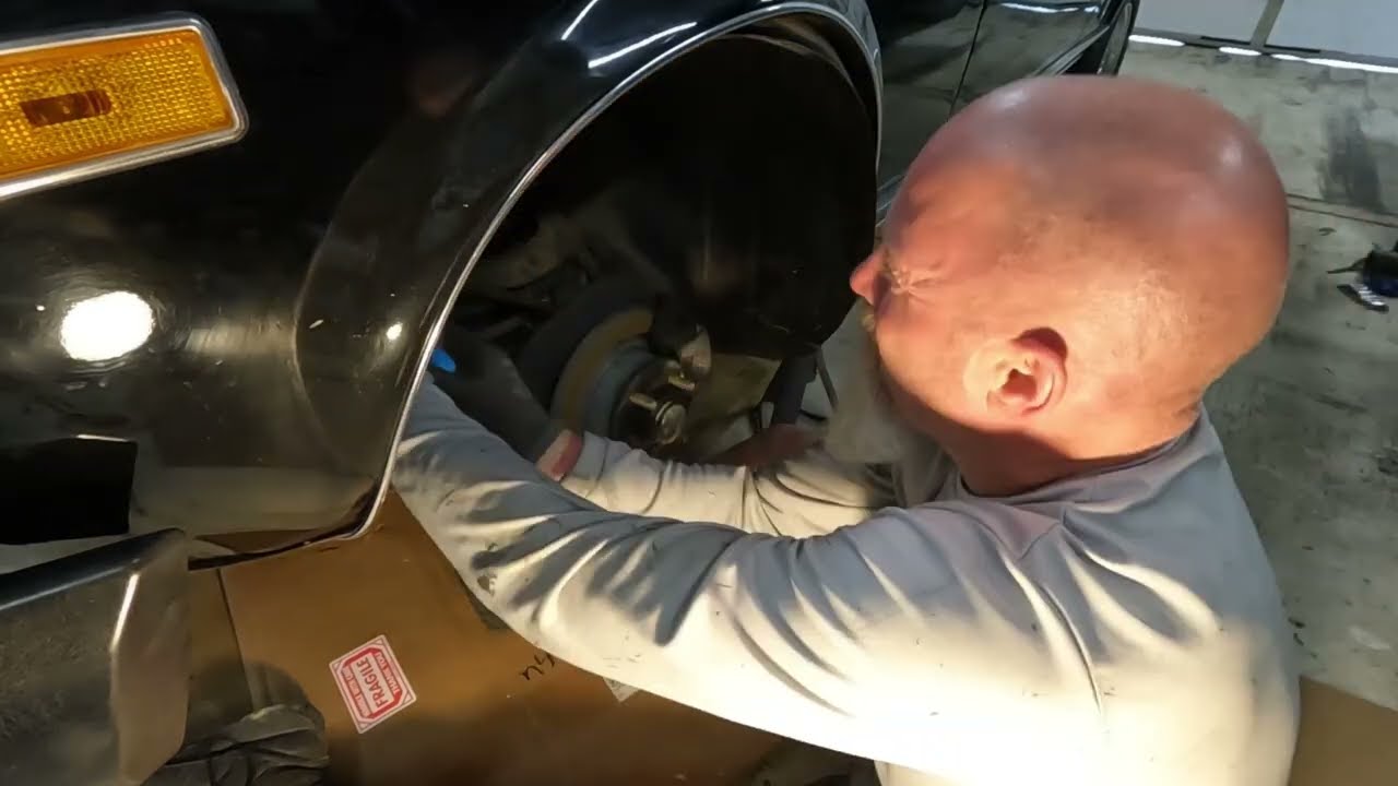 Fiat 124  Spider 2000, Remove the front suspension